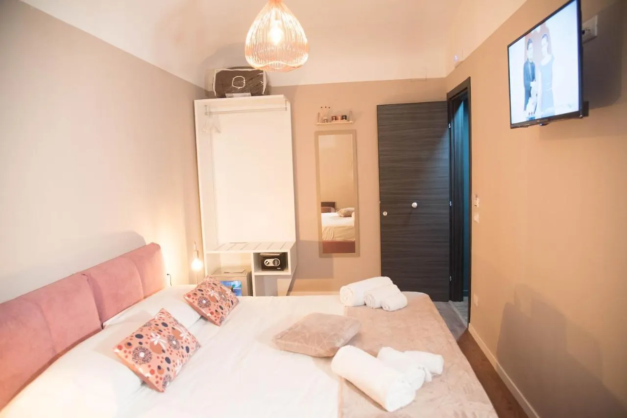 Residenza del Castillo Bed and Breakfast Palermo 2*,  Italia